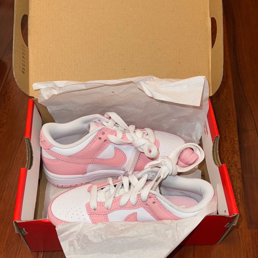 Nike Kids Sneakers in Pink and White